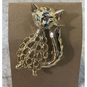 Vintage Gold-Tone Cat Brooch Pin With Textured Design & Intricate Details Kitty
